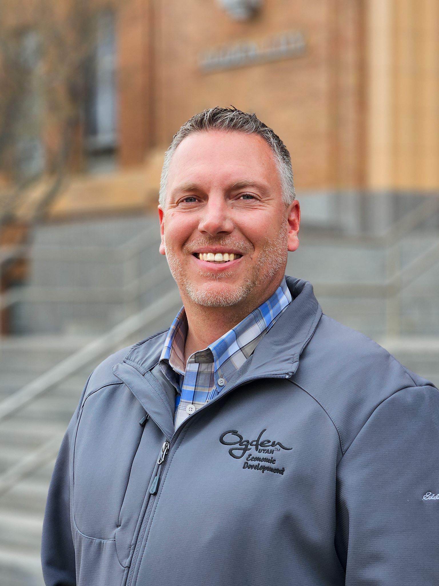 20240327-jared johnson headshot-2